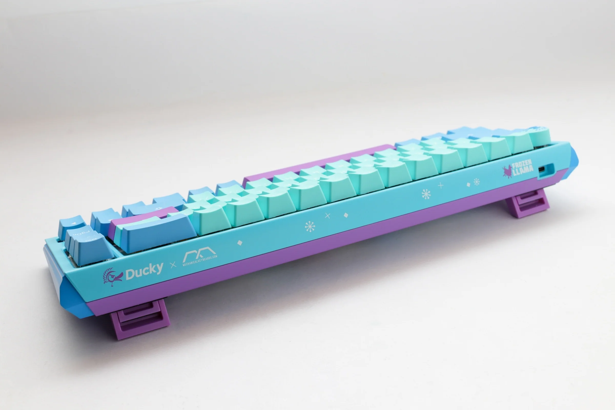 Ducky One 3 SF Frozen Llama Hotswap RGB Double-Shot PBT Mechanical Keyboard (Cherry RGB Brown) (DKON2167ST-BUSPDFLCVBC1) - Image 4