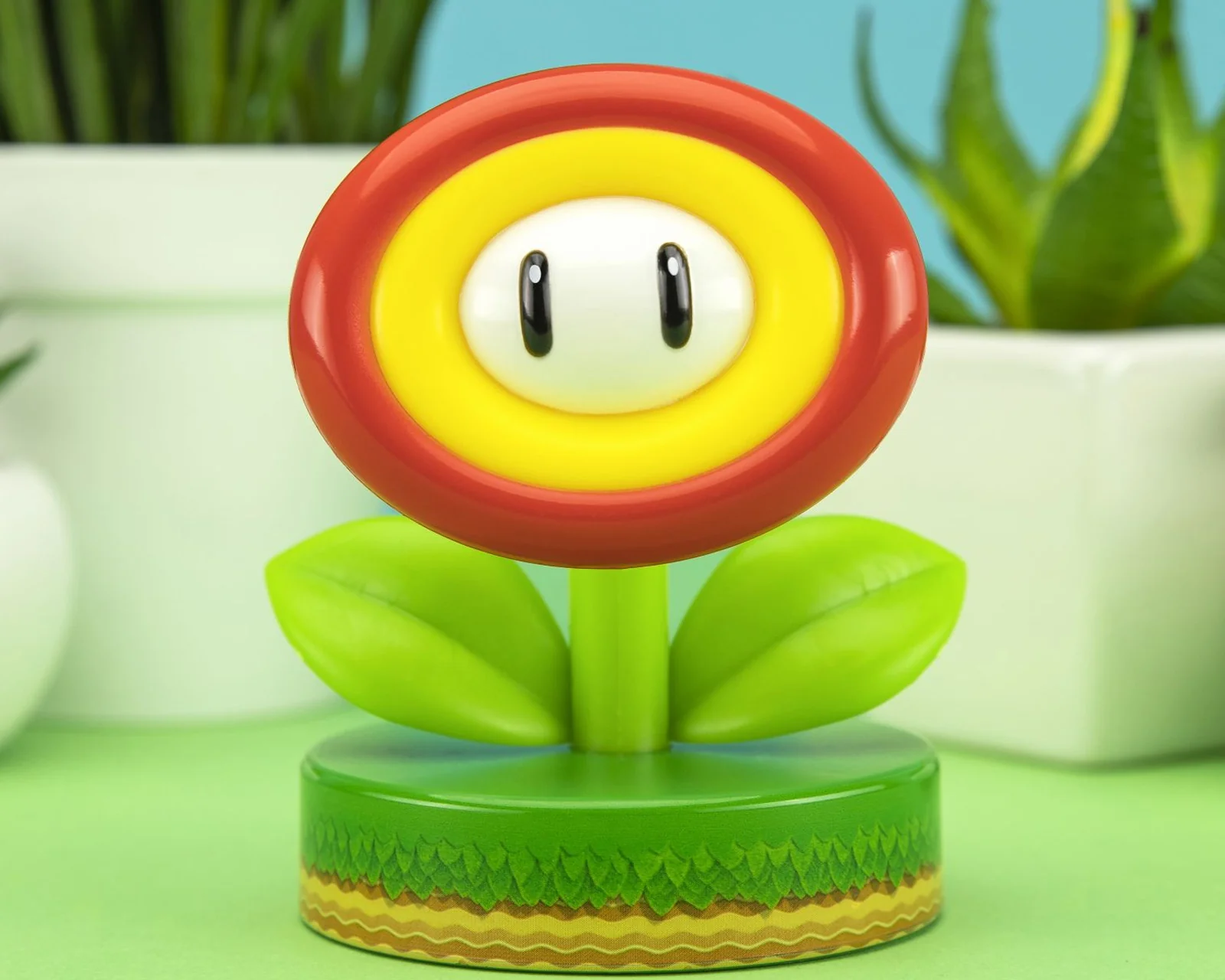 Paladone Super Mario Fire Flower Icon Light V2 (PP6362NNV2) - Image 2