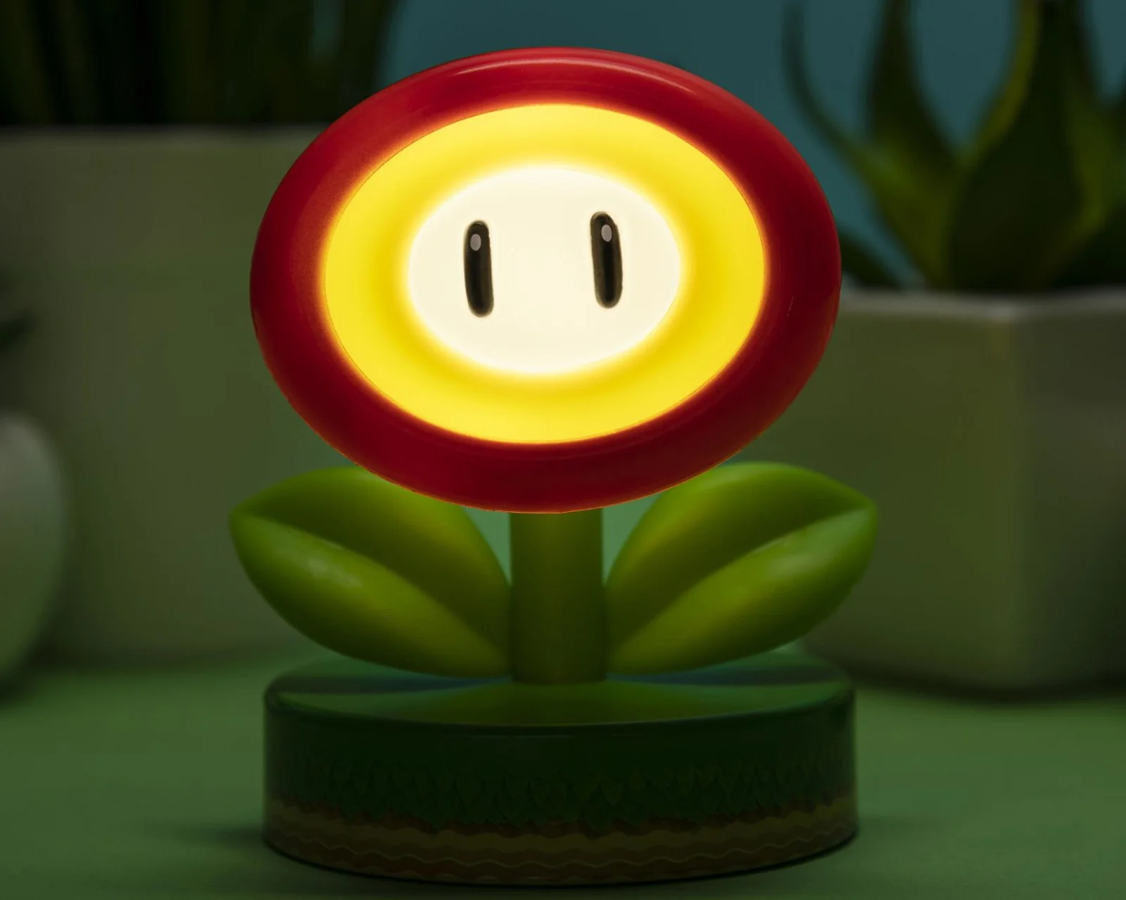 Paladone Super Mario Fire Flower Icon Light V2 (PP6362NNV2) - Image 4