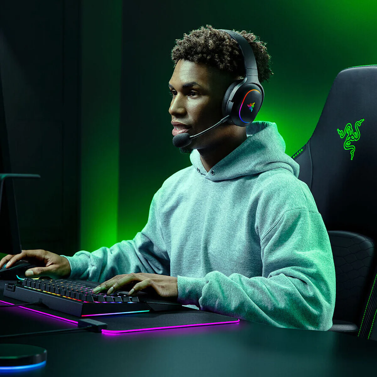 Razer Barracuda X Chroma Wireless Multi-Platform Gaming & Mobile Headset (Black, White, Phantom Green, Phantom White) - Image 8