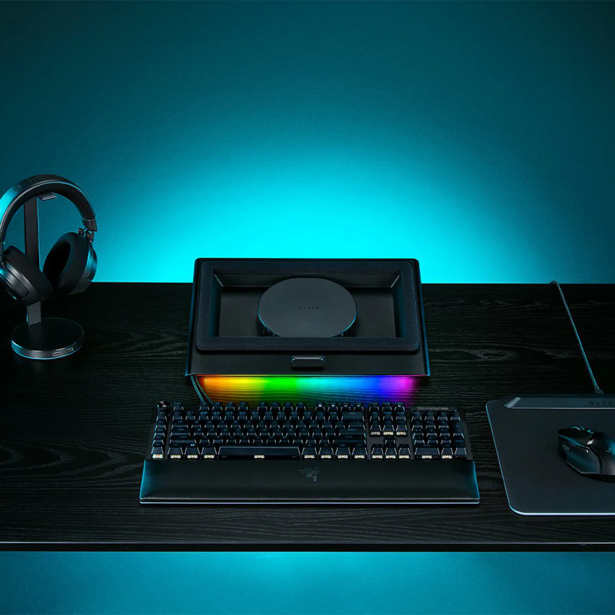 Razer Laptop Cooling Pad - Smart Cooling Stand for 14-18" Laptops  - Image 4