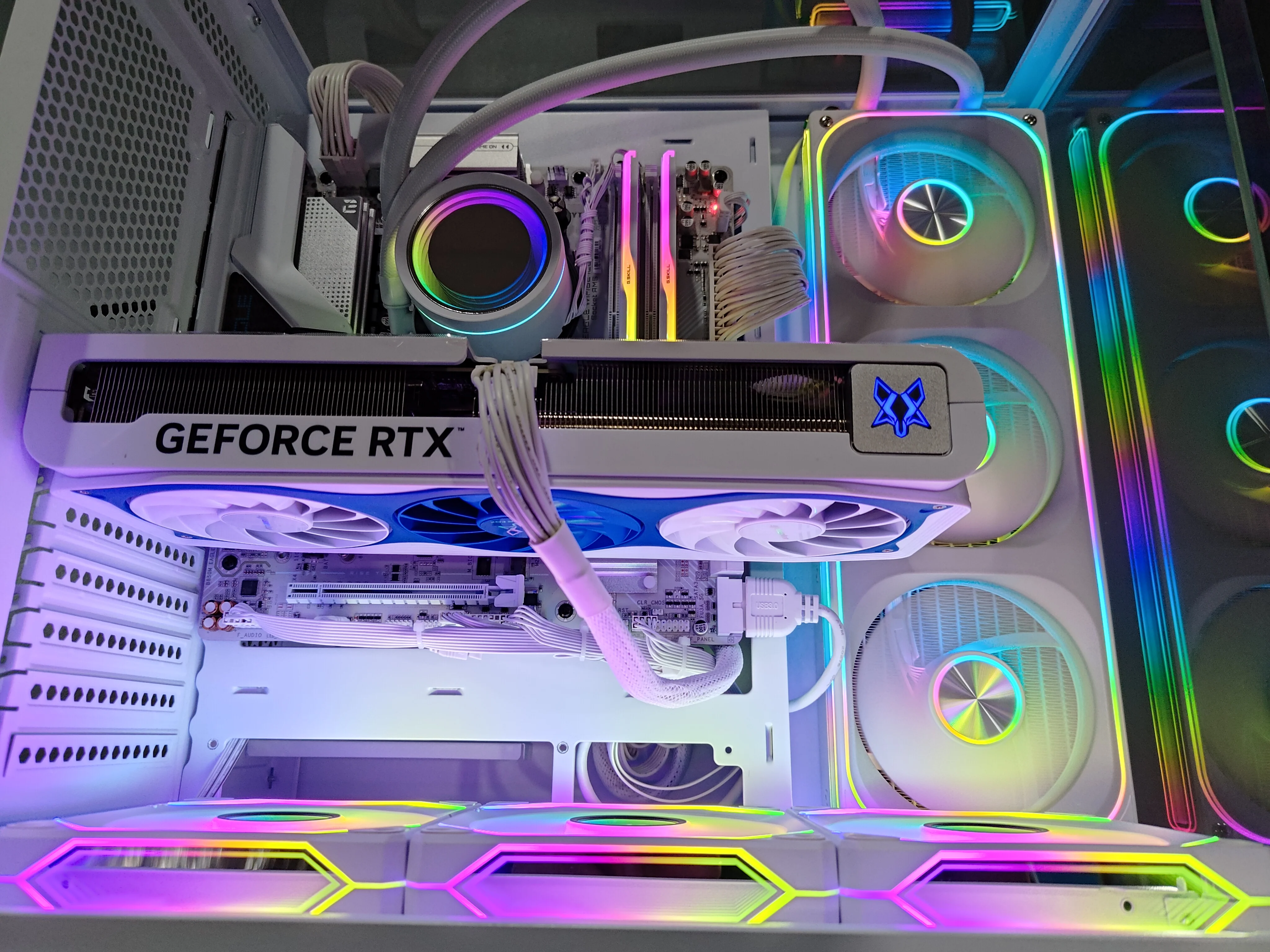 Sophos Zentra White Desktop Gaming PC | AMD Ryzen 7 7700X | 32GB RAM | 1TB SSD | with WIFI + Bluetooth | GeForce RTX 5070 OC | Windows 11 Pro - Image 4