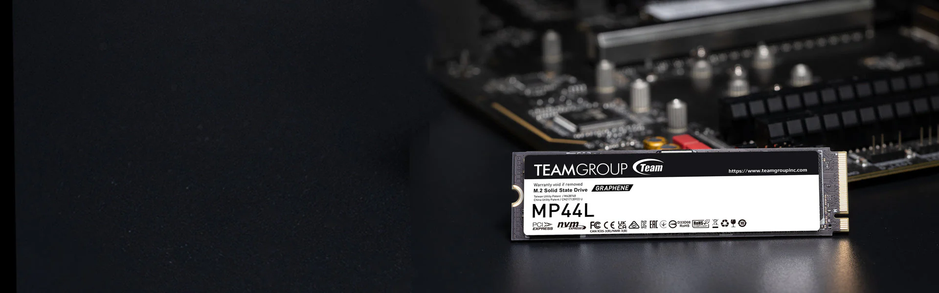 Teamgroup MP44L M.2 2280 500GB PCIE 4.0 X4 NVME 1.4 TLC Internal SSD w/ Heat Dissipating Graphene SSD Label (TM8FPK500G0C101) - Image 2