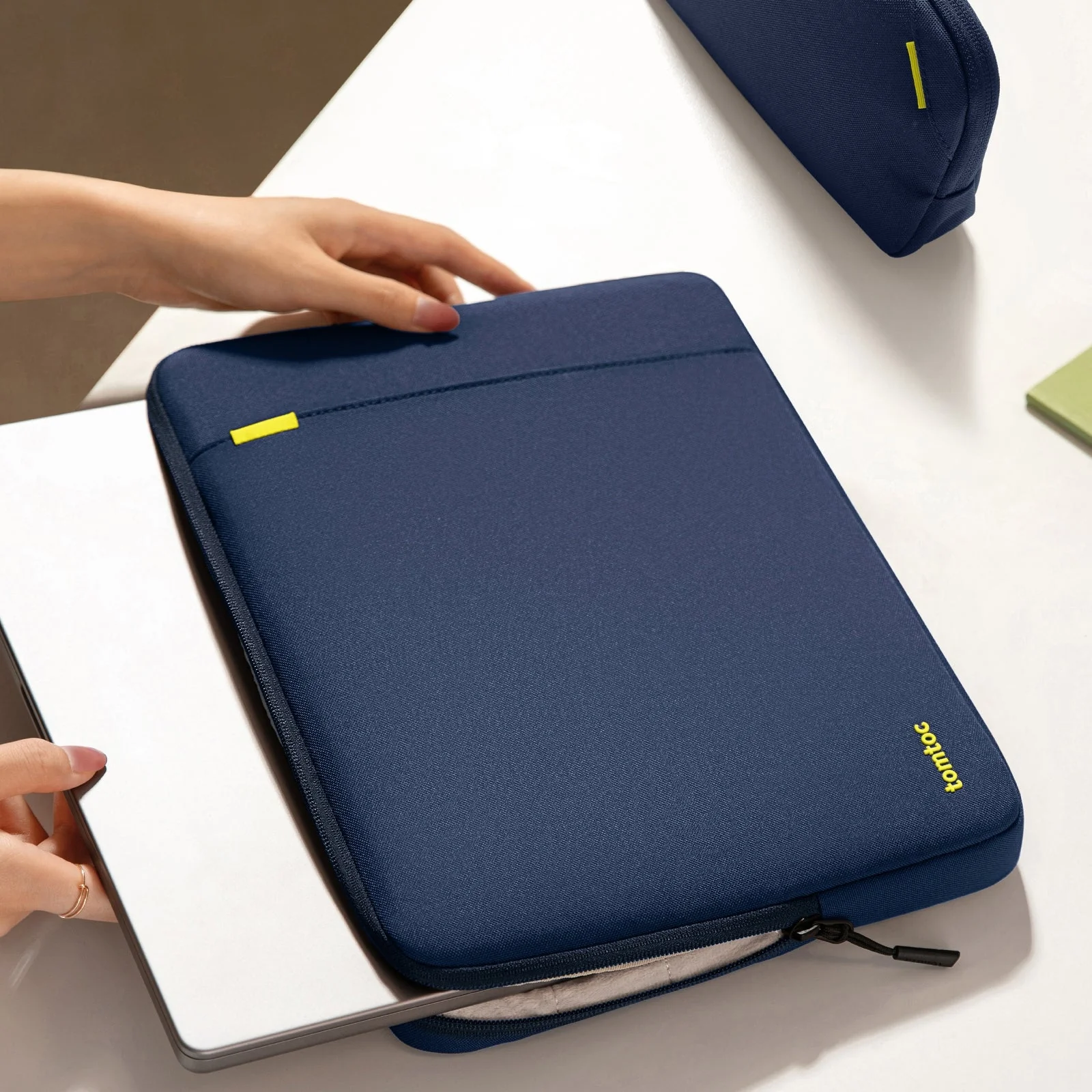 Tomtoc Defender-A13 Laptop Sleeve for 16" MacBook Pro (Navy Blue) (A13F2B2) - Image 4