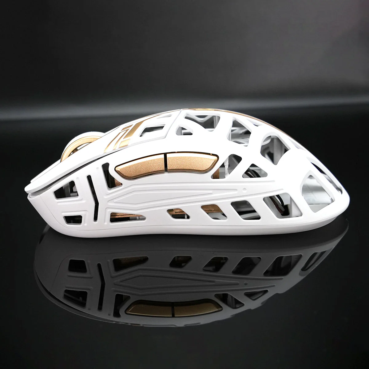 WLMouse Sword X Magnesium Gaming Mouse (White, Purple, Pink, Silver, Black, Red, Amethyst, Ruby, Emerald, Sapphire, Onyx, Topaz) - Image 6