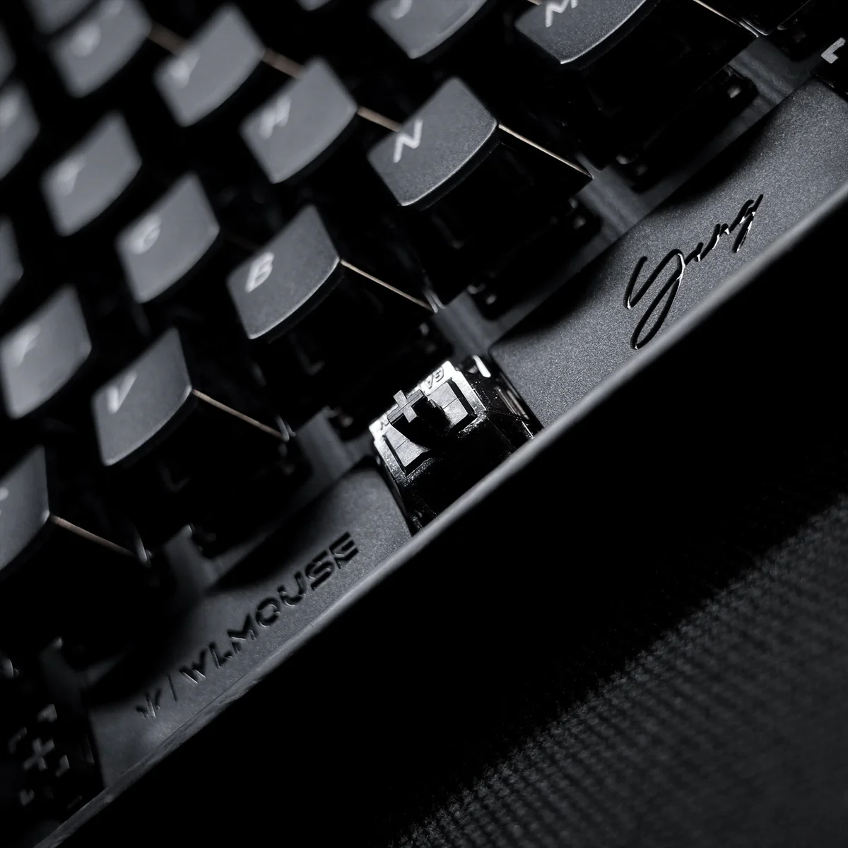 WLMouse YING75 Carbon Fiber Keyboard Nightfall Switch (Custom Gateron) - Image 4
